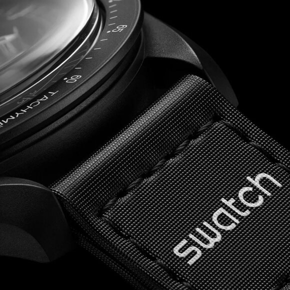 Authentic OMEGA X SWATCH MoonSwatch Mission to the Moonphase Snoopy Black Unisex - Picture 10 of 13